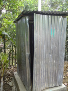 Prévention du Choléra : latrine chez Willy JEAN (Zanmi Lasanté-PARIS) Prévention du Choléra : latrine chez Willy JEAN (Zanmi Lasanté-PARIS)
